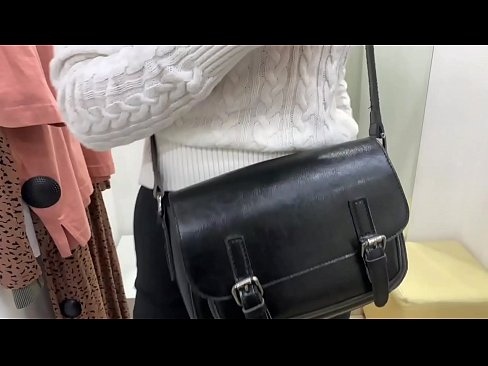 ❤️ Masturbasi umum tina jalang ngora FeralBerry sareng dildo di kamar pas ❤❌ video sex dina su.sexvideosex.top ❌❤